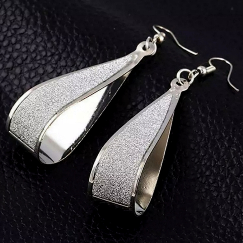 Silver Ribbon Loop Earring